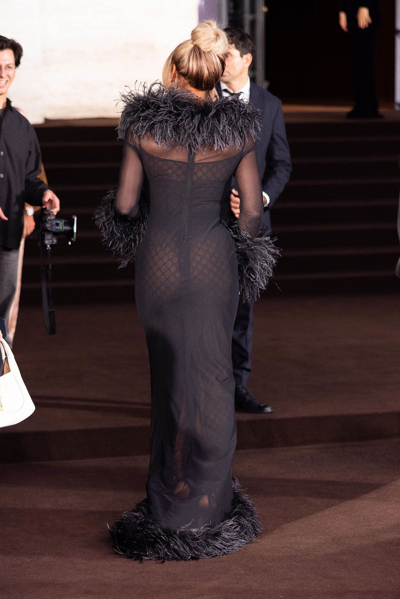 Serena Williams métamorphosée : sa perte de poids spectaculaire et son string apparent font sensation au défilé Gucci