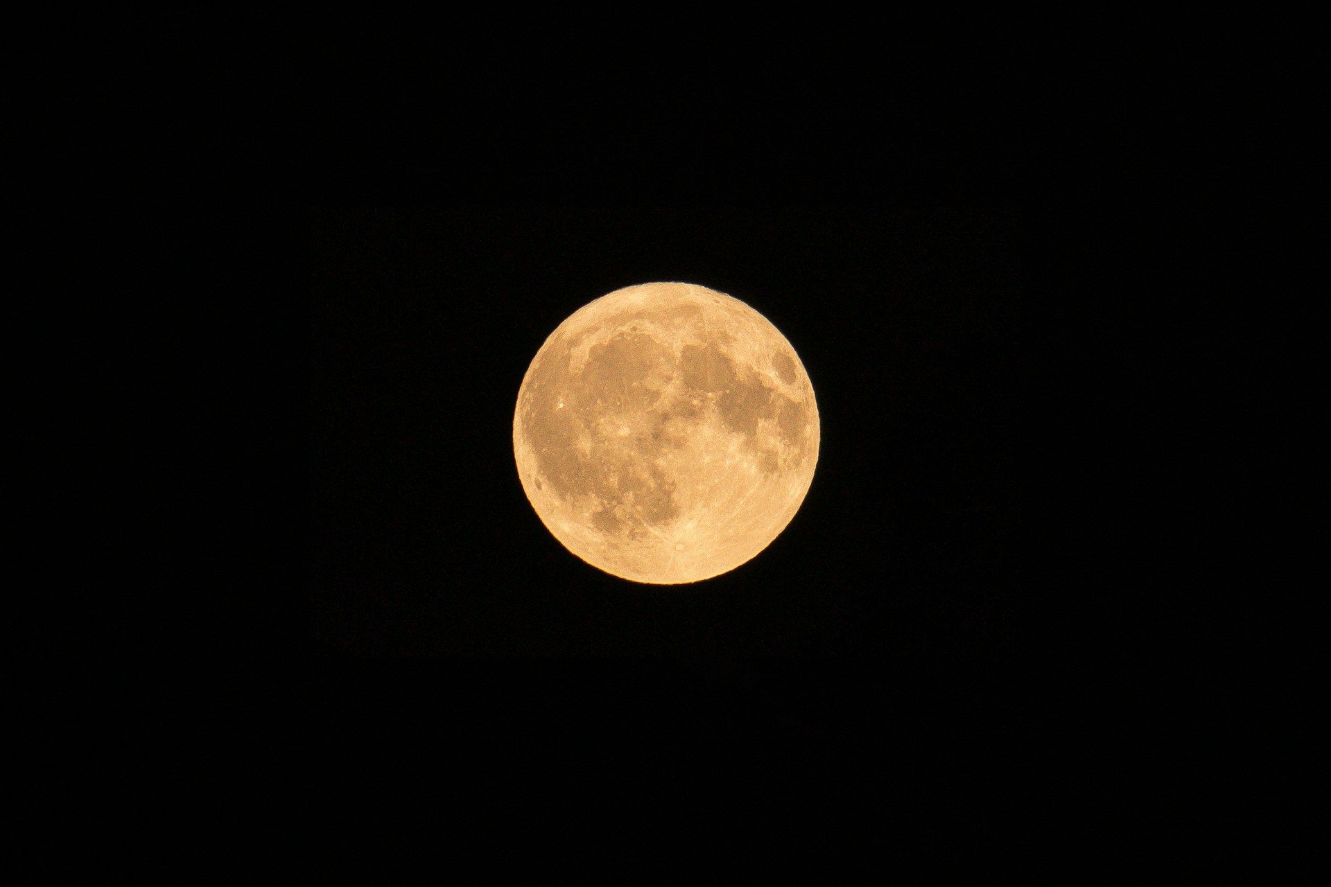 Super Lune du 4 d&eacute;cembre 2025 : pourquoi ce spectacle rare ne reviendra pas avant tr&egrave;s longtemps