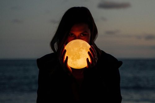 Nouvelle lune du 10 octobre 2026 : un nouveau départ inattendu pourrait bouleverser la vie de ces 4 signes | So Busy Girls