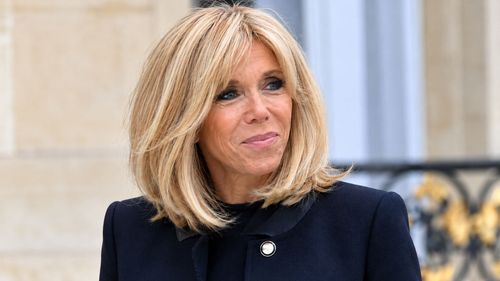 « 33 333 euros par mois » : Brigitte Macron touche-t-elle vraiment cette somme comme on le voit partout sur les réseaux ? Voici ce que gagne réellement la Première dame | So Busy Girls