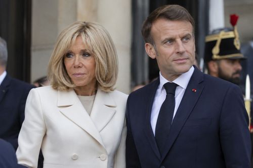 « Céline Dion a refusé de les recevoir » : Brigitte et Emmanuel Macron snobés après son concert ? Voici ce qui s'est vraiment passé | So Busy Girls