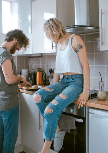 Pleine lune du 26 septembre : ces signes pourraient vivre un rapprochement inattendu | So Busy Girls