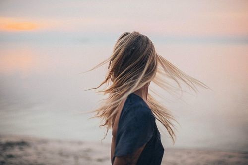 Sérum capillaire : comment bien le choisir et l’utiliser pour prendre soin de ses cheveux ? | So Busy Girls