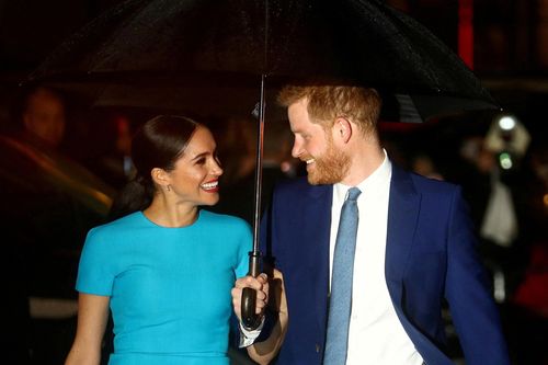 Coup de théâtre pour Harry et Meghan : ils pourraient déjà quitter le Royaume-Uni dès la Toussaint | So Busy Girls