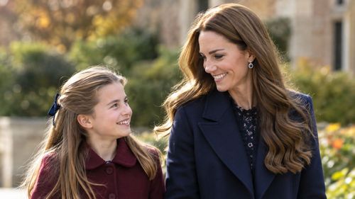 Kate Middleton incognito avec Charlotte dans le métro londonien : leur escapade mère-fille a surpris tout le monde ! | So Busy Girls