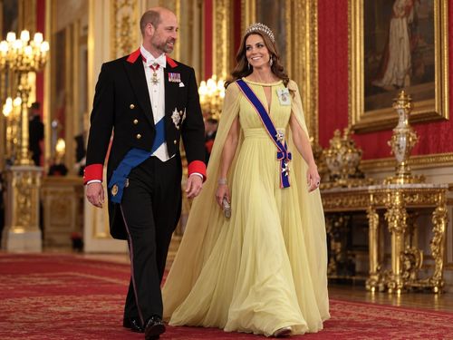 « Une vraie princesse, elle est éblouissante » : Kate Middleton fait sensation à Windsor avec le diadème mythique de Lady Diana | So Busy Girls