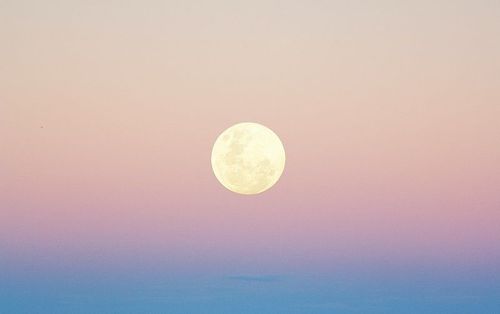 Pleine lune de septembre : ces signes pourraient comprendre qu’il est temps de tourner la page | So Busy Girls