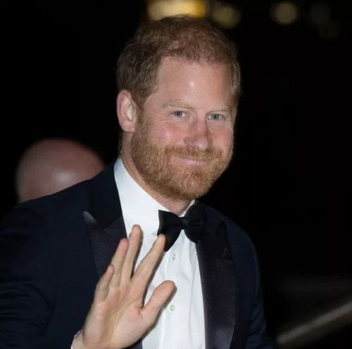 Le prince Harry a-t-il davantage de cheveux ? Ce détail sur ses dernières photos intrigue les internautes | So Busy Girls