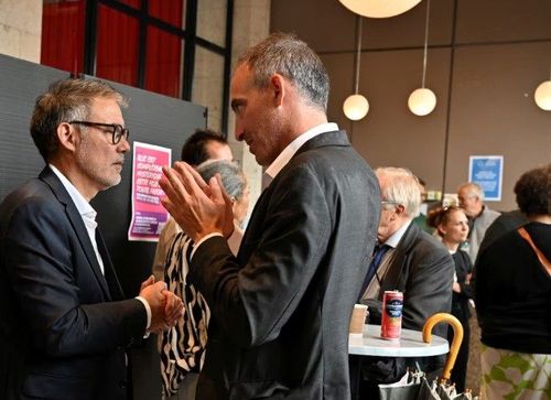 « Je vais prendre la parole et tu vas m’écouter » : Raphaël Glucksmann recadre Olivier Faure, qui réplique aussitôt | So Busy Girls