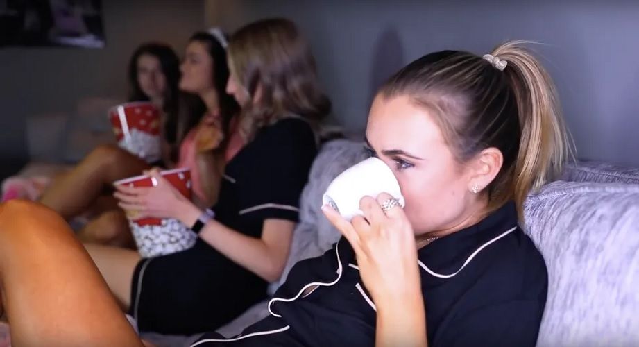 Quelles séries regarder pour une soirée entre filles ?