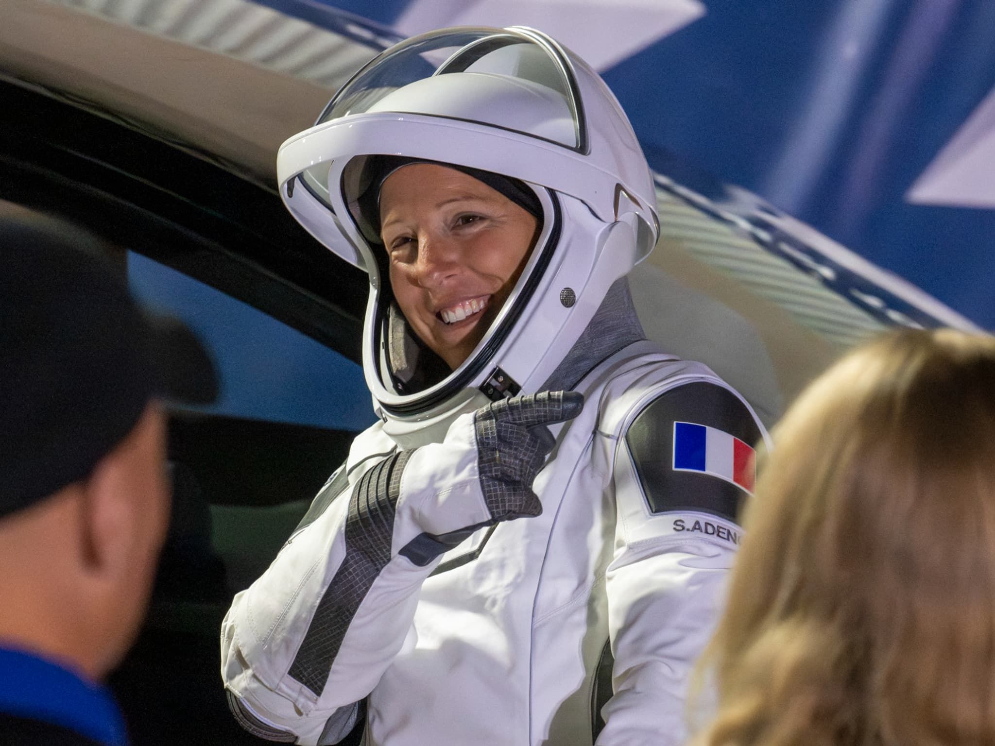 Plus de 8 400 € nets par mois : le salaire de Sophie Adenot avant son décollage vers l’ISS fait réagir