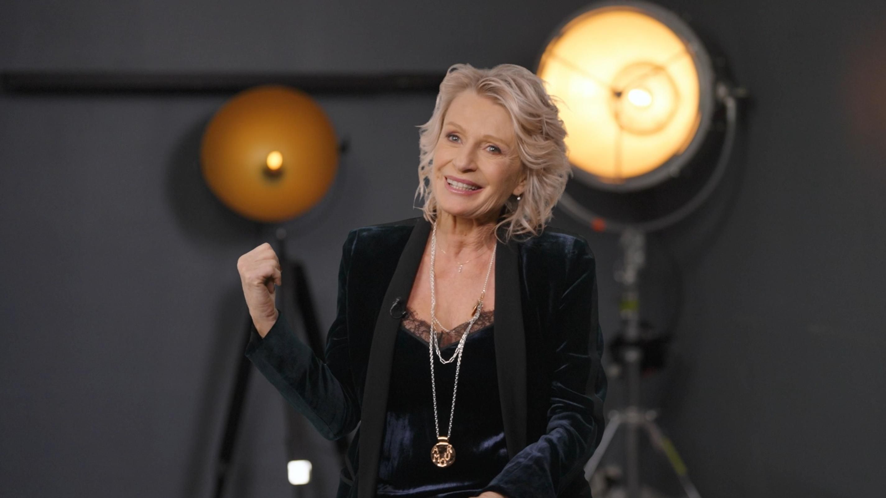 Sophie Davant : J’avais honte, le témoignage bouleversant d’un coming out à 64 ans
