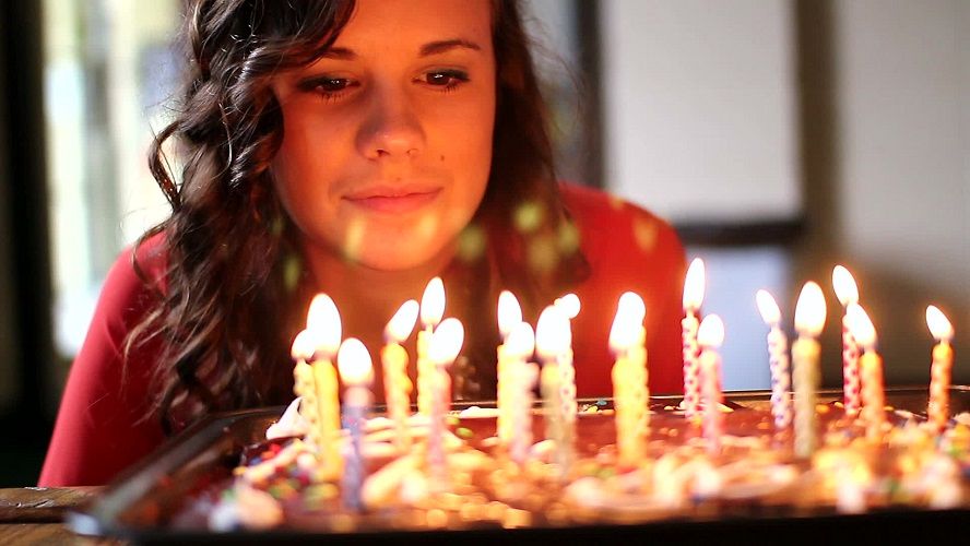 Souffler ses bougies d'anniversaire : est-ce que c'est propre ?