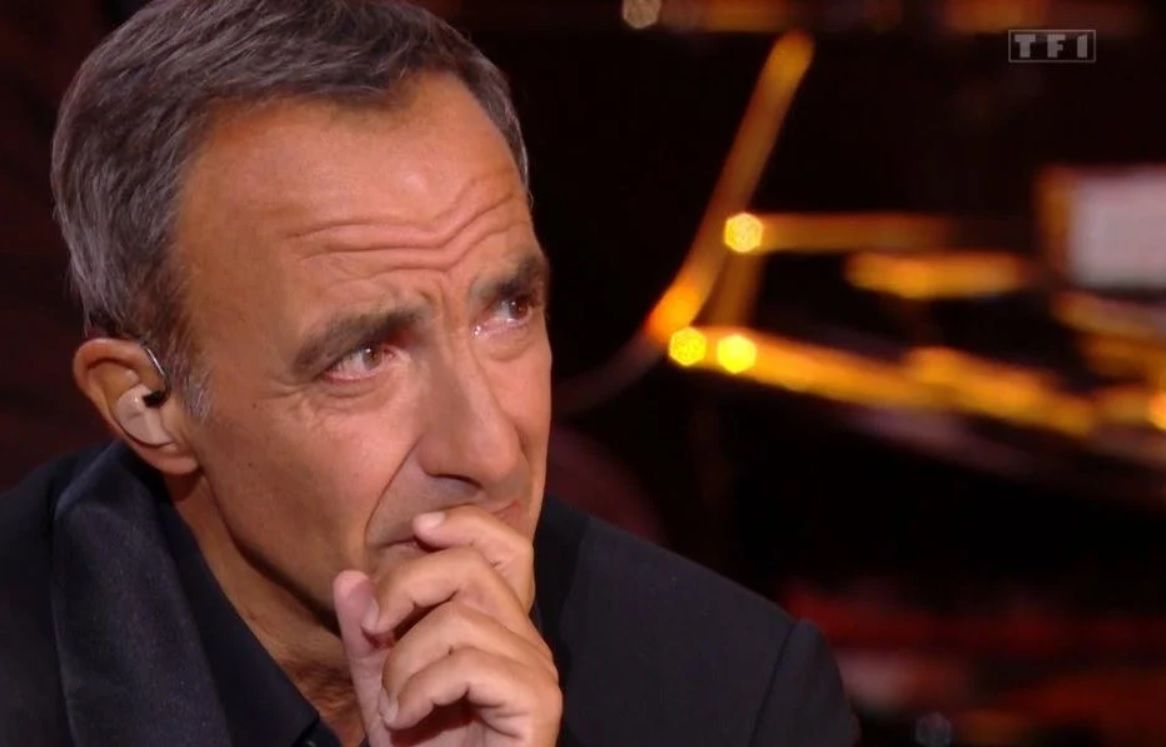 sNikos Aliagas très ému en direct après une annonce qui a glacé le plateau