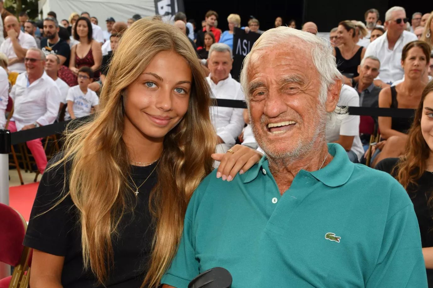 Je suis si fi&egrave;re de ma fille : la fille de Jean-Paul Belmondo d&eacute;croche une place dans l&rsquo;une des universit&eacute;s les plus prestigieuses du monde
