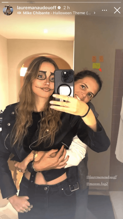 Laure Manaudou pose avec sa fille Manon, 15 ans, pour Halloween et la ressemblance est frappante !