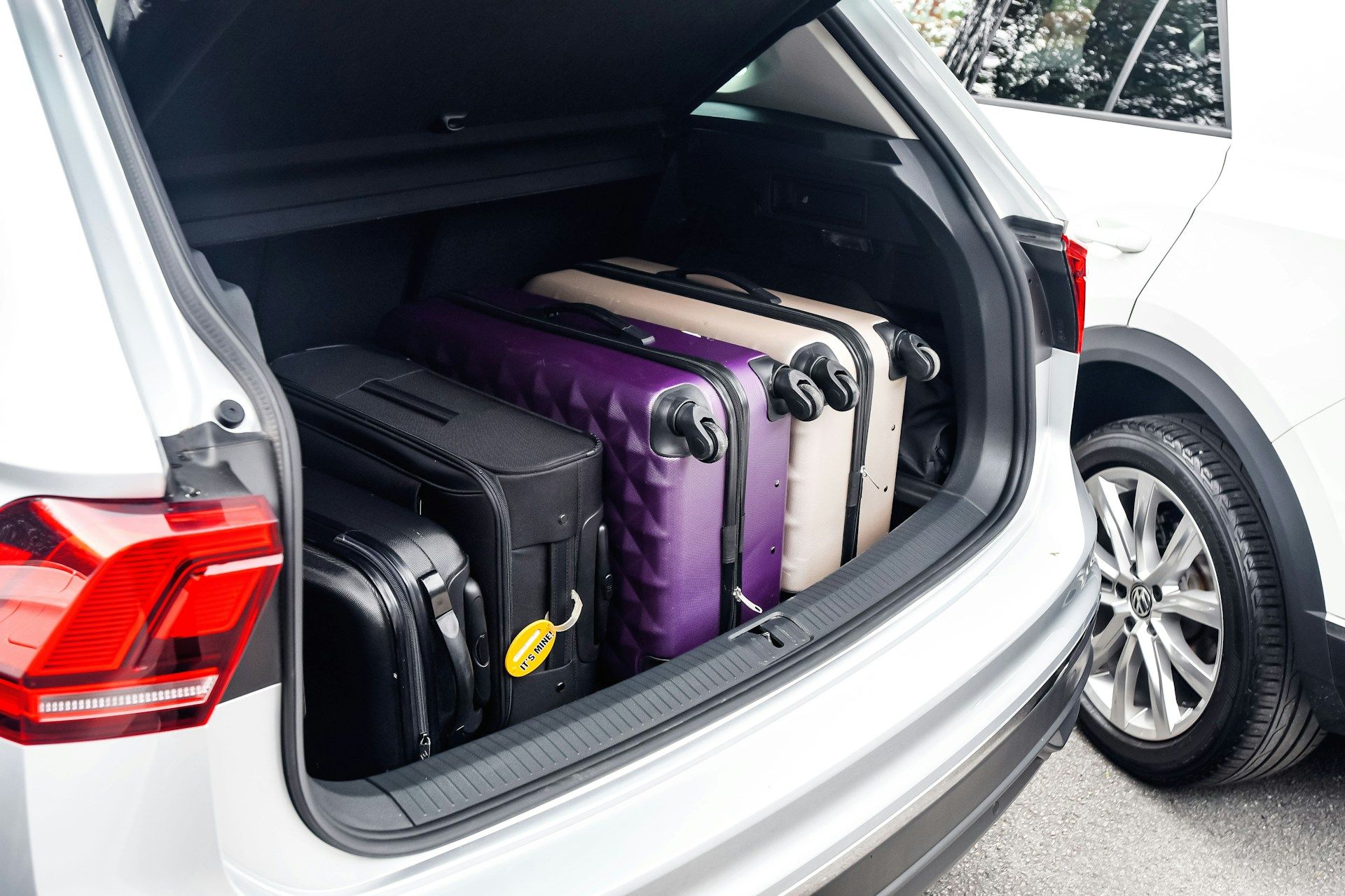 Comment bien ranger son coffre de voiture quand on part en vacances ? Les astuces.