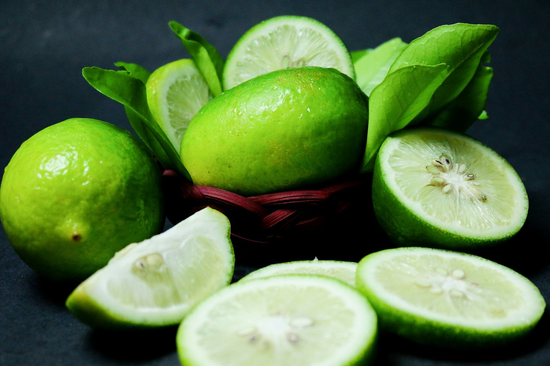 Couper un citron : l'astuce pour y arriver facilement.