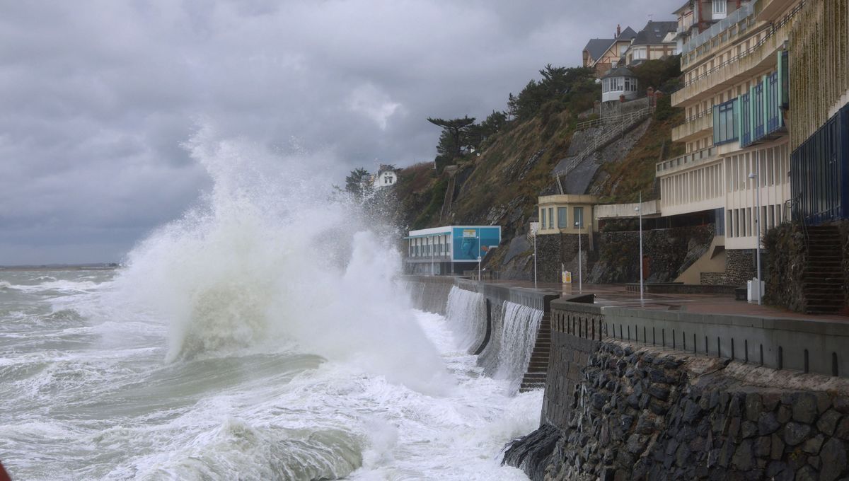 Ce soir, la Manche va retenir son souffle : une nuit sous tension face à des vents hors norme