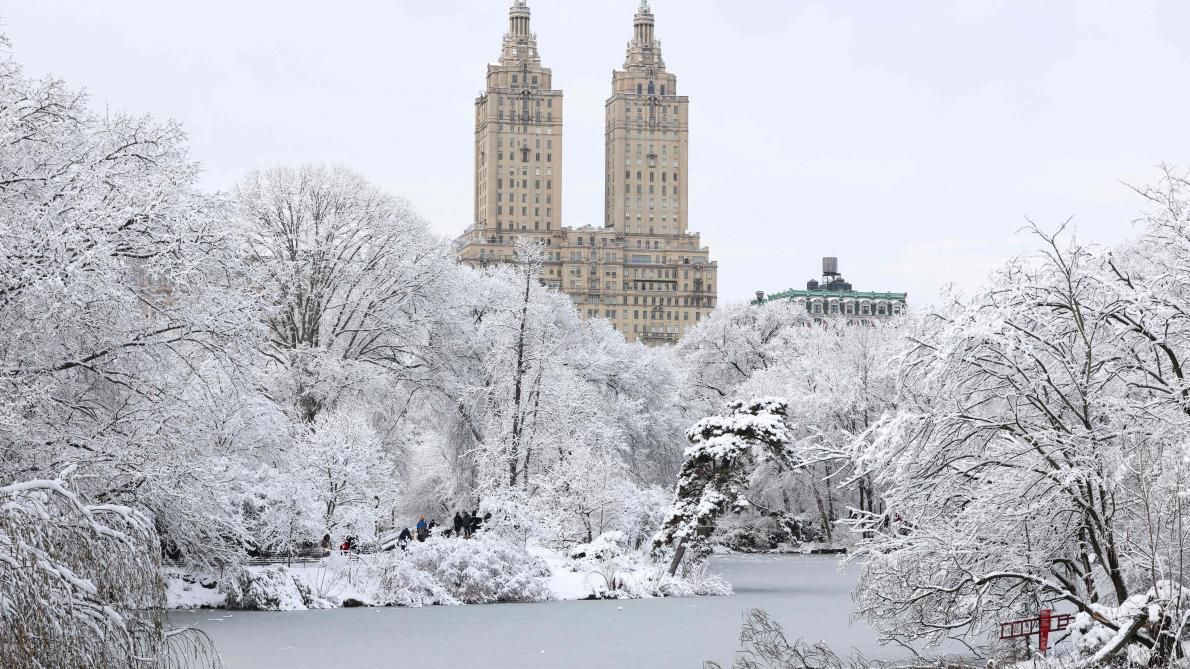 70 cm de neige et d&eacute;placements interdits : New York paralys&eacute;e par la plus violente temp&ecirc;te de la d&eacute;cennie