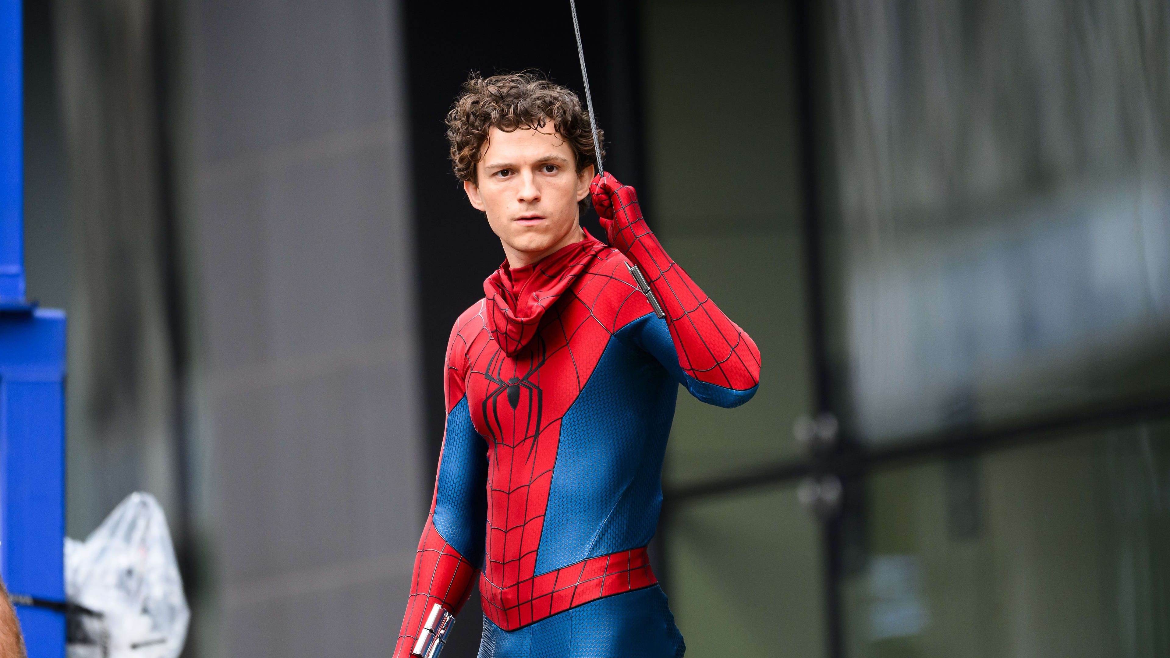 Blessure sur le tournage de Spider-Man : Tom Holland hospitalisé en urgence après une chute