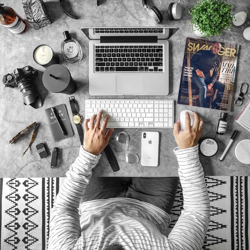 travailler-ordinateur-bureau