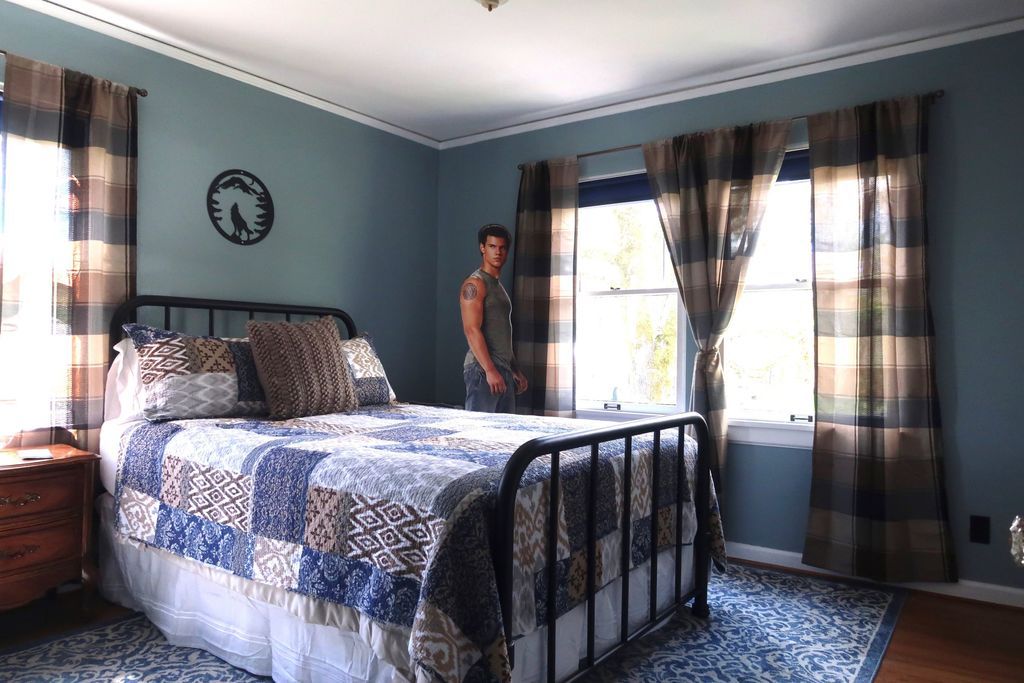 twilight-swan-house-jacob