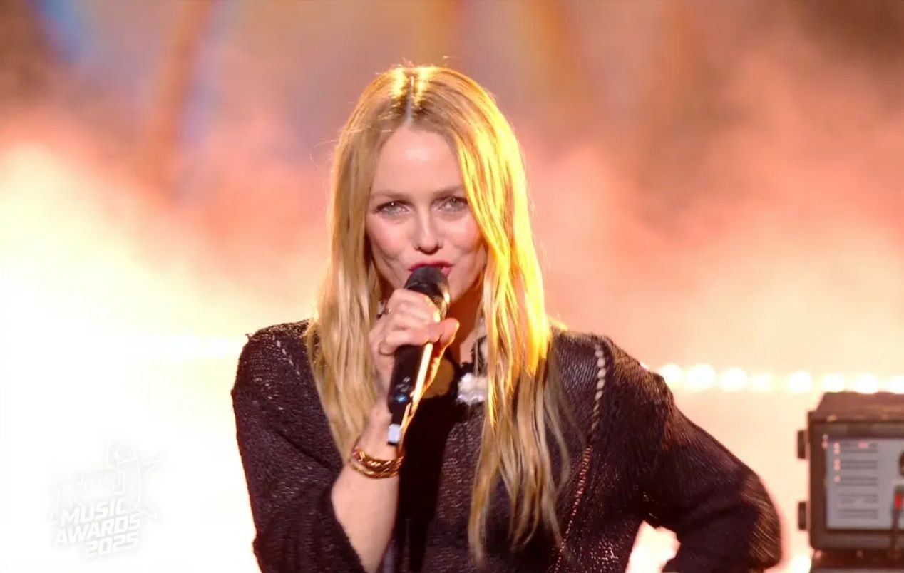 La seule qui fait du playback, la honte : Vanessa Paradis se fait pourrir après sa prestation aux NRJ Music Awards