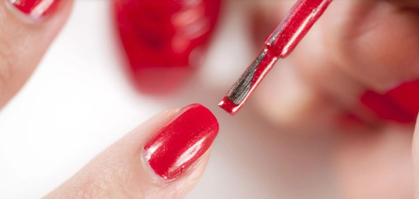 vernis-rouge-manucure