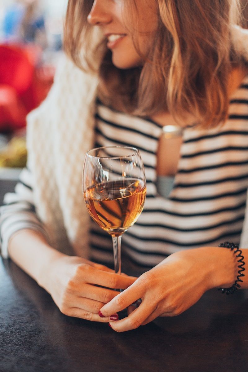 verre-de-vin-rose-femme