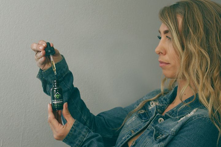 verser-huile-cbd