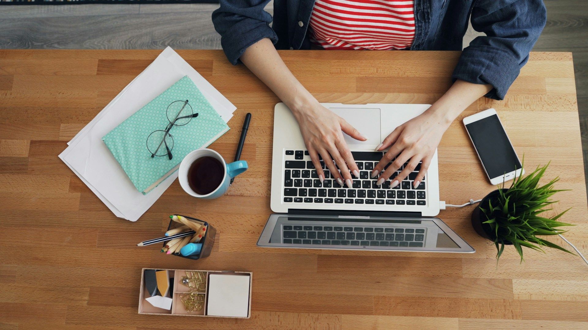 Pourquoi rester assis devant l'ordinateur toute la journée fatigue