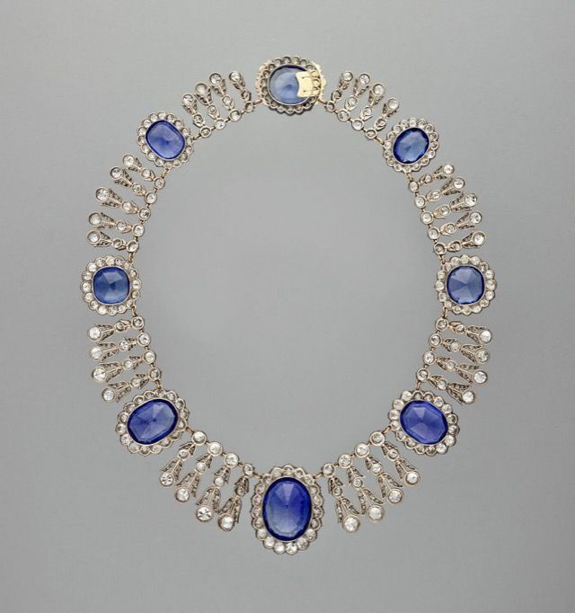Vol au Louvre : voici la liste et les phootos des 8 bijoux royaux encore introuvables