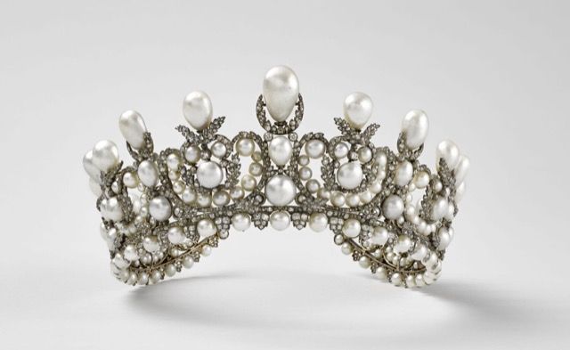 Vol au Louvre : voici la liste et les phootos des 8 bijoux royaux encore introuvables