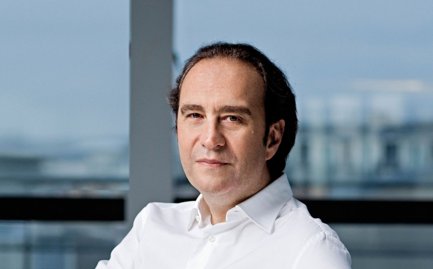 Xavier Niel et les timbres rares : comment une passion commune a conduit à une condamnation à 1,3 million d’euros