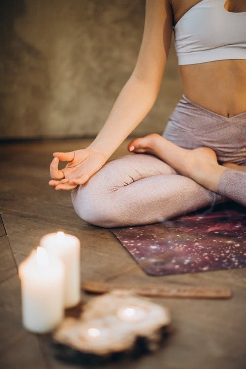 yoga-position-lotus-femme